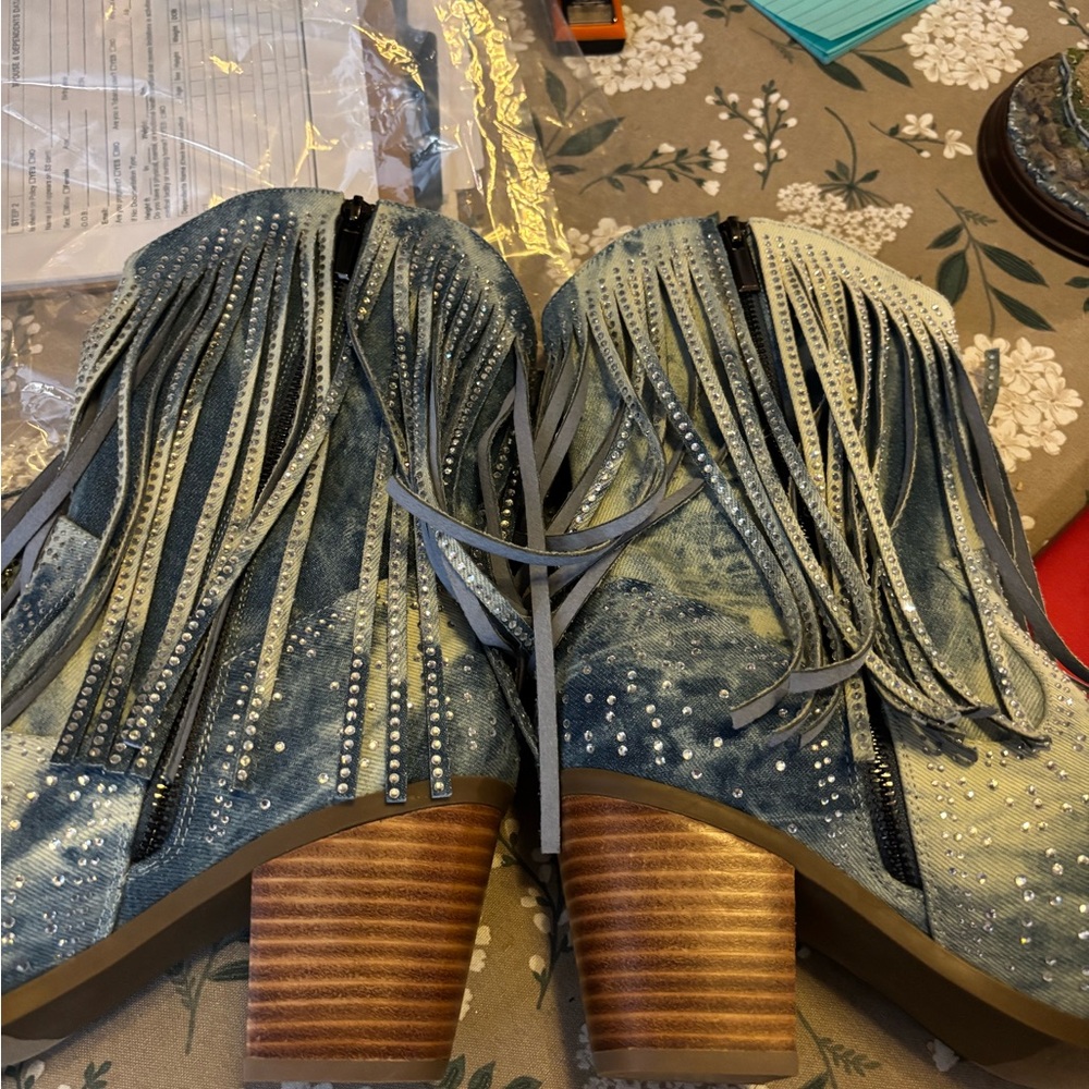 Beautiful Blue Jean Fringe with Sparkles Boots. New condition. Size 11 Wide. - Picture 6 of 11